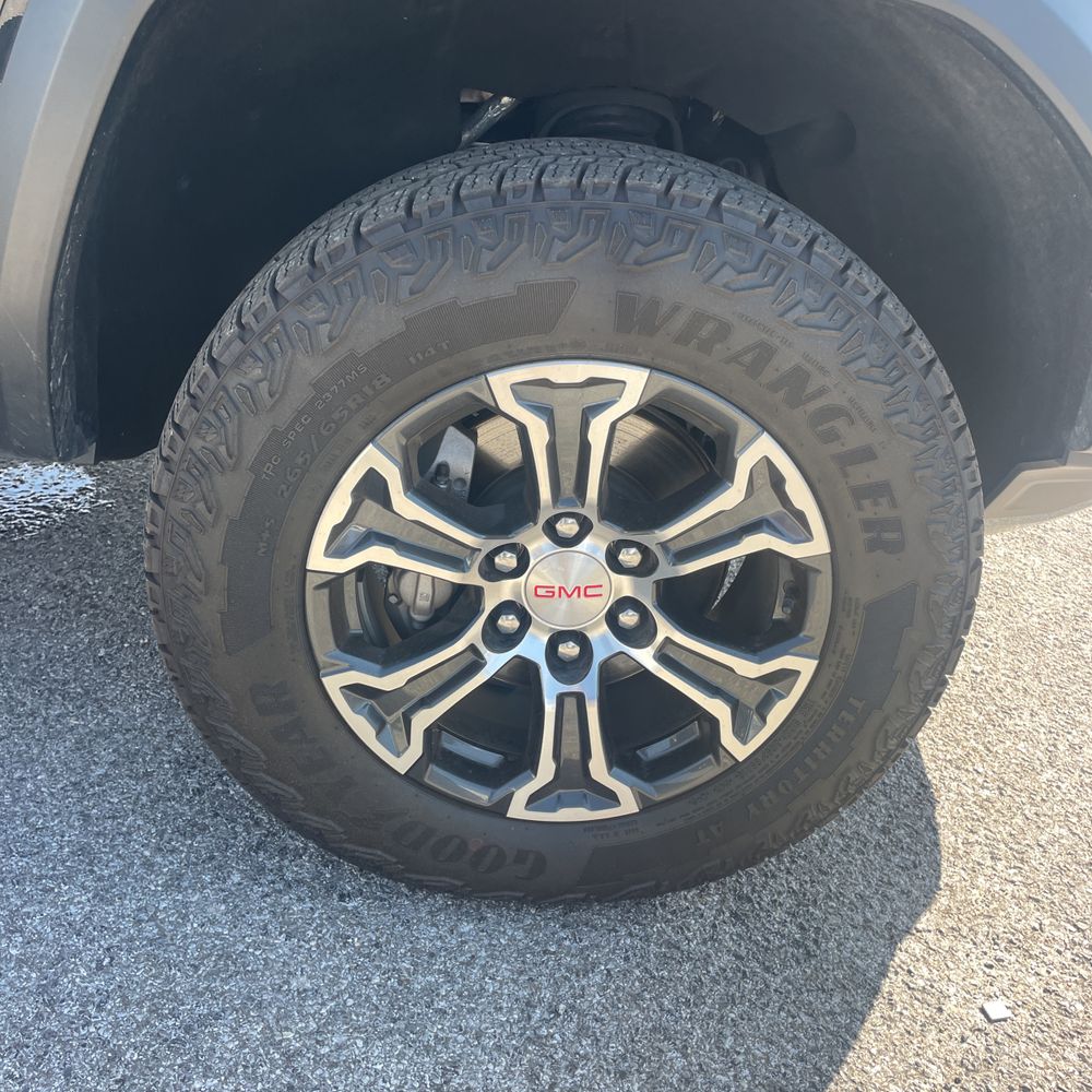 2023 GMC Canyon AT4