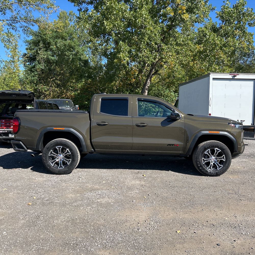 2024 GMC Canyon AT4