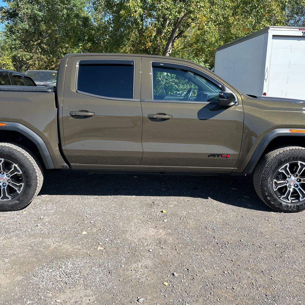 2024 GMC Canyon AT4
