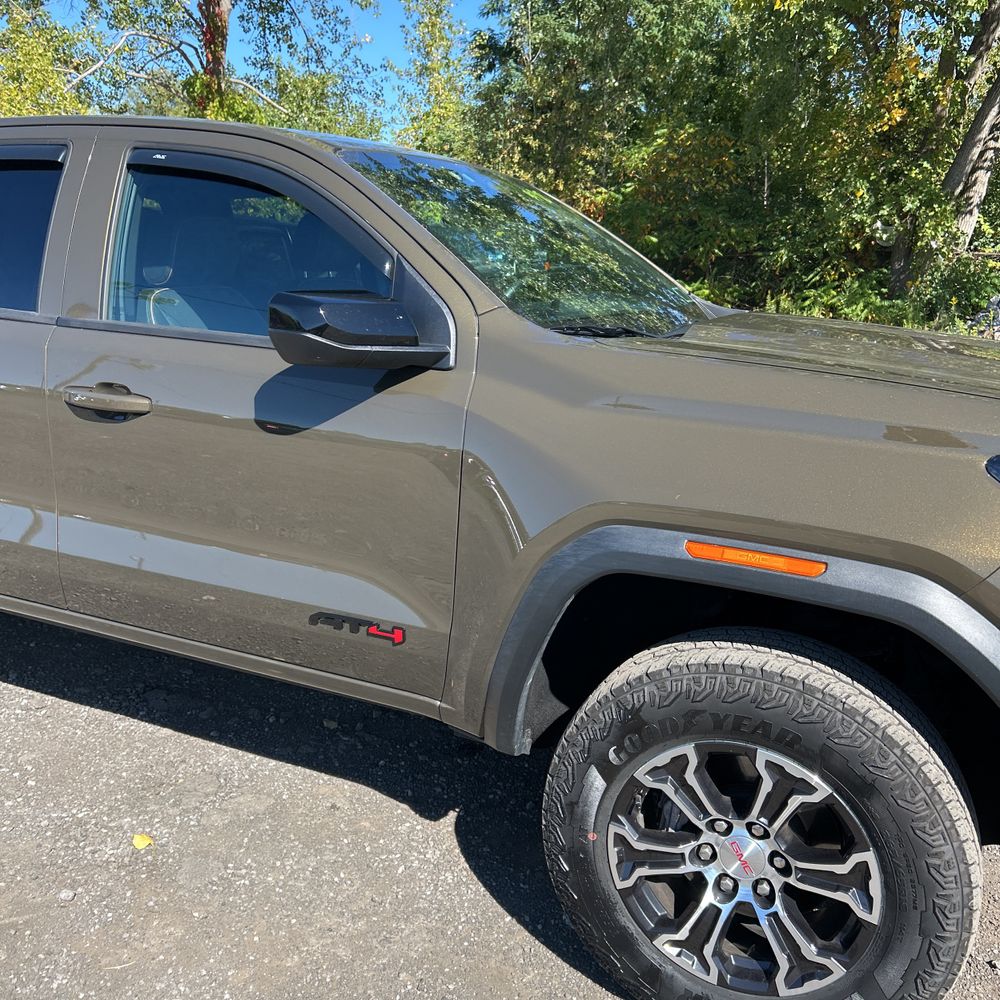 2024 GMC Canyon AT4
