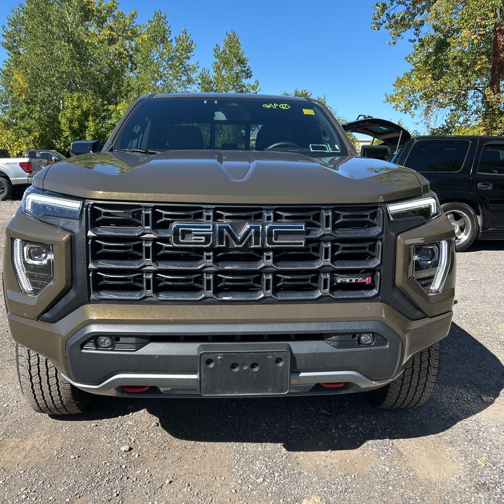2024 GMC Canyon AT4