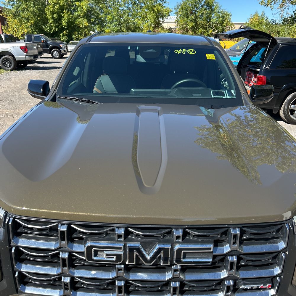 2024 GMC Canyon AT4