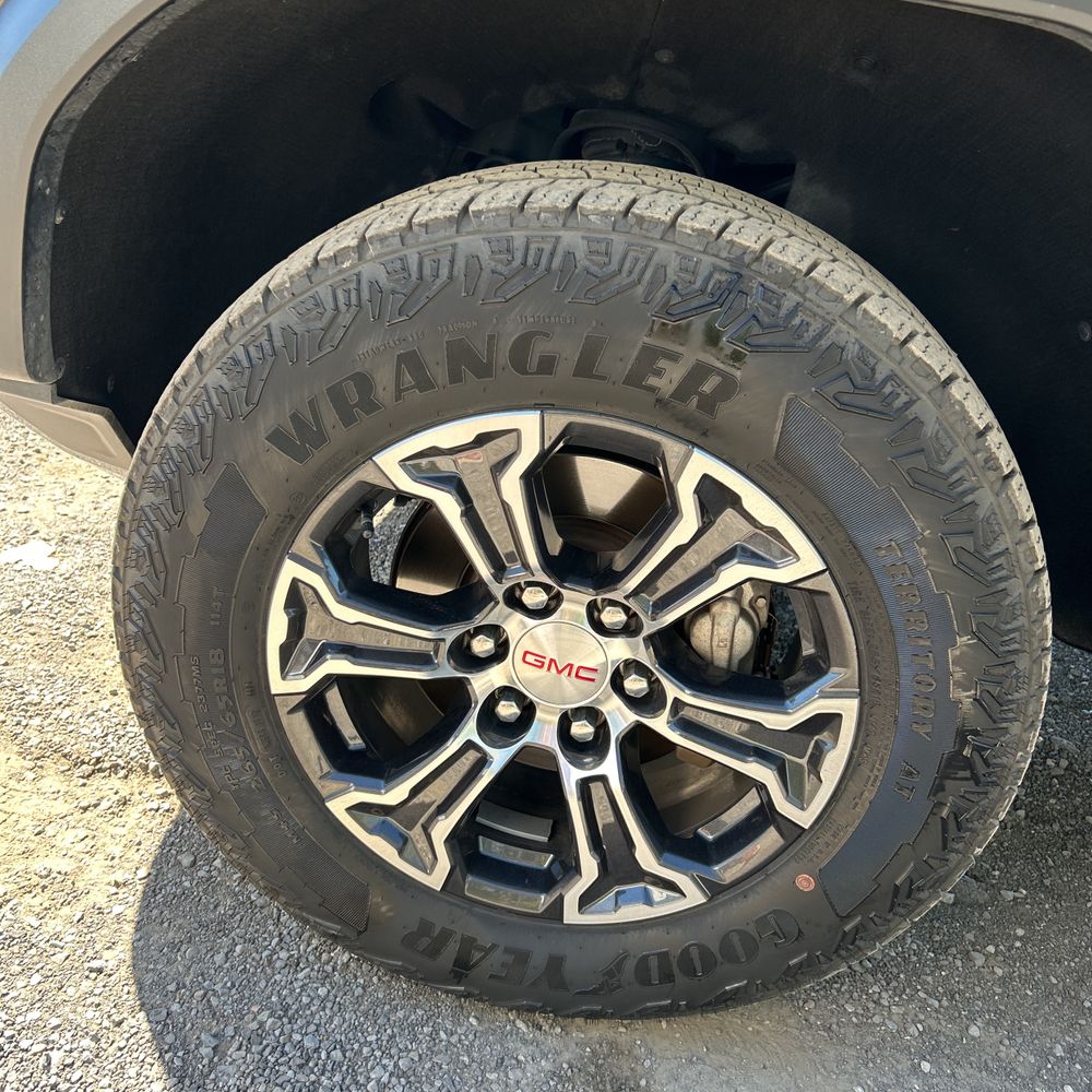 2024 GMC Canyon AT4