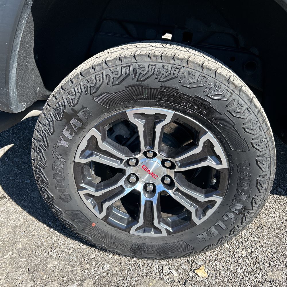 2024 GMC Canyon AT4