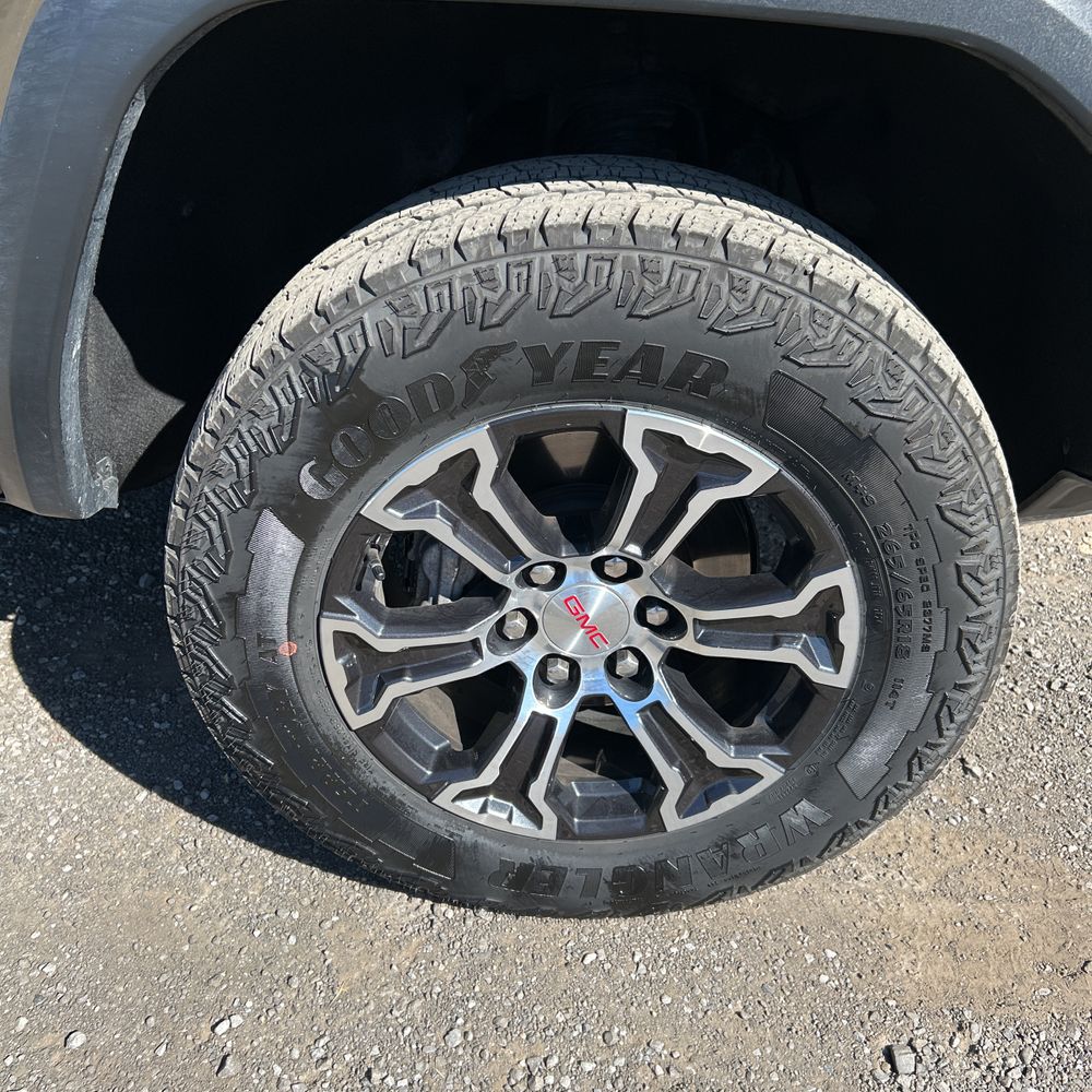 2024 GMC Canyon AT4