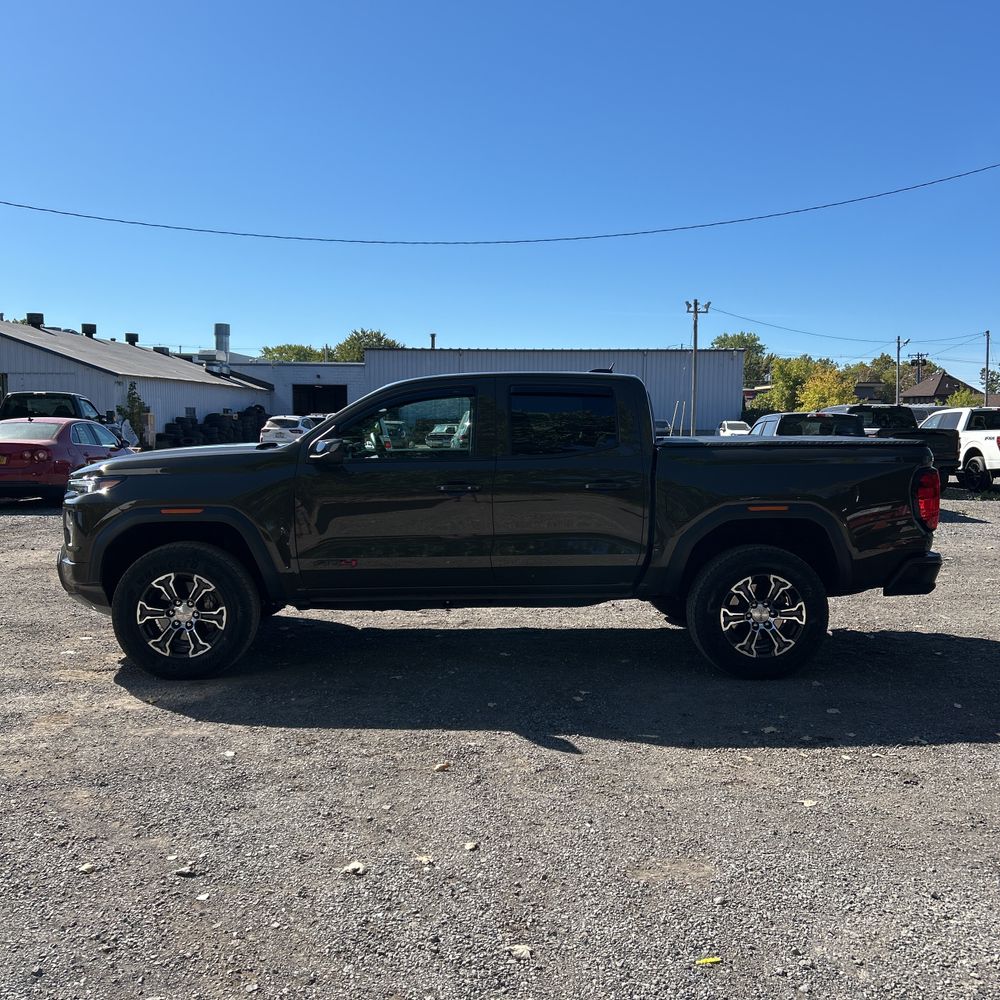 2024 GMC Canyon AT4