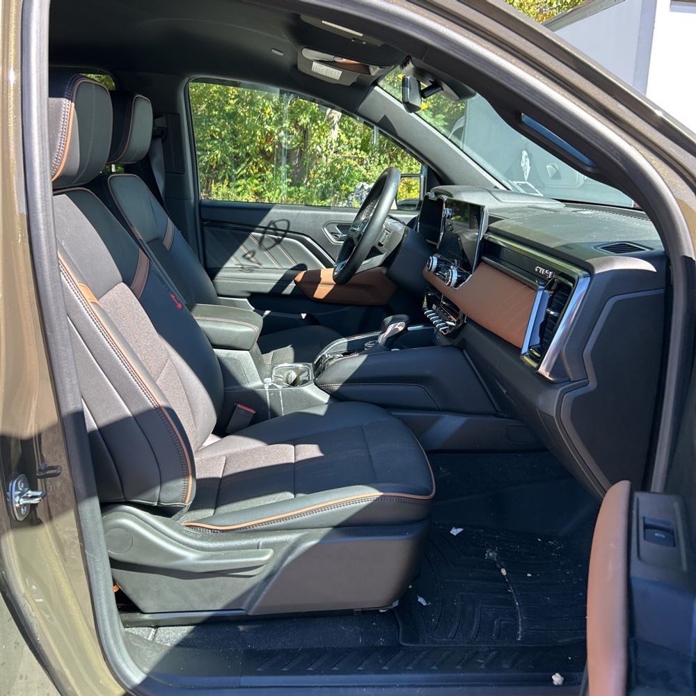 2024 GMC Canyon AT4