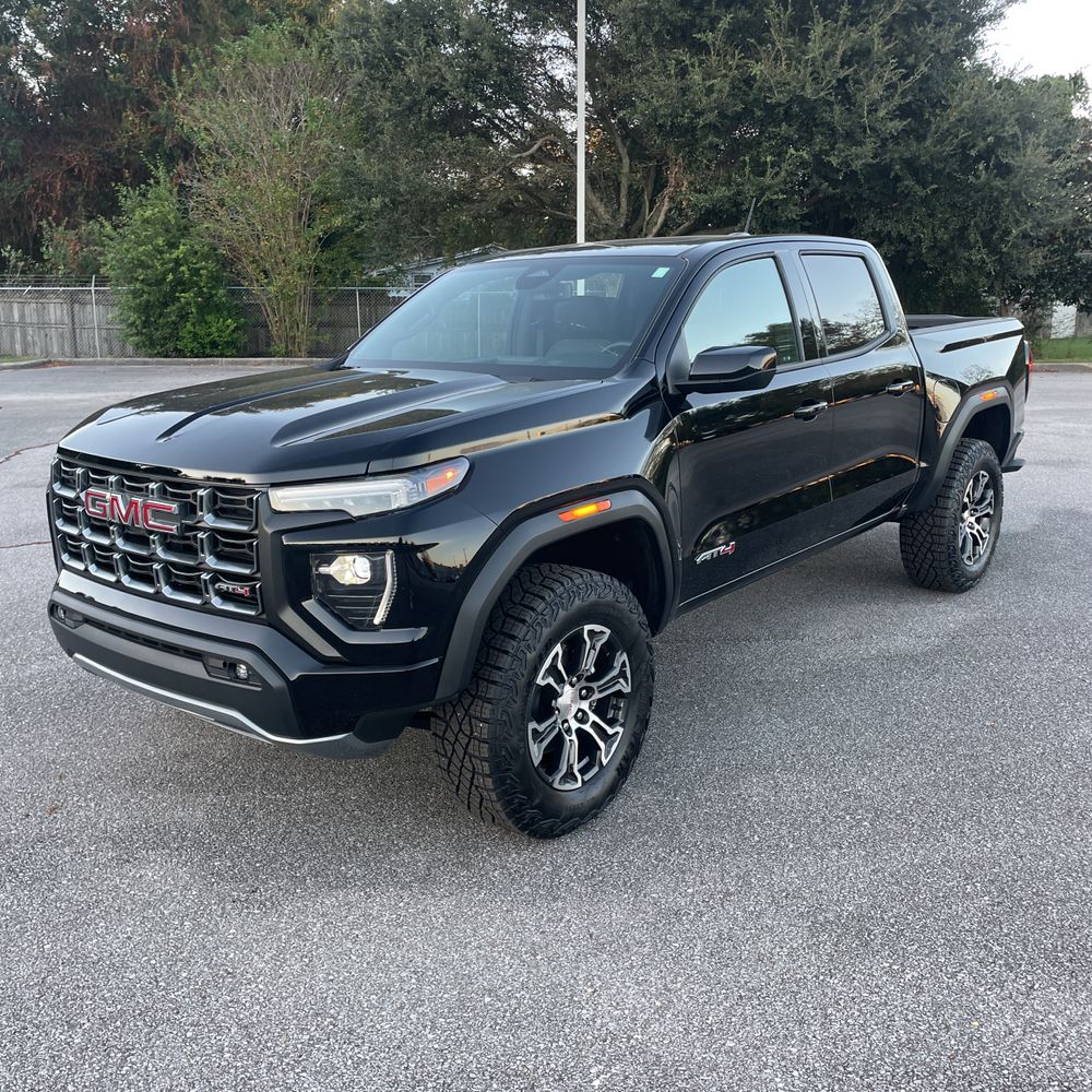 2024 GMC Canyon AT4