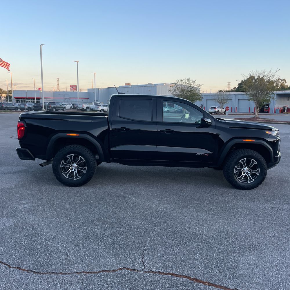 2024 GMC Canyon AT4