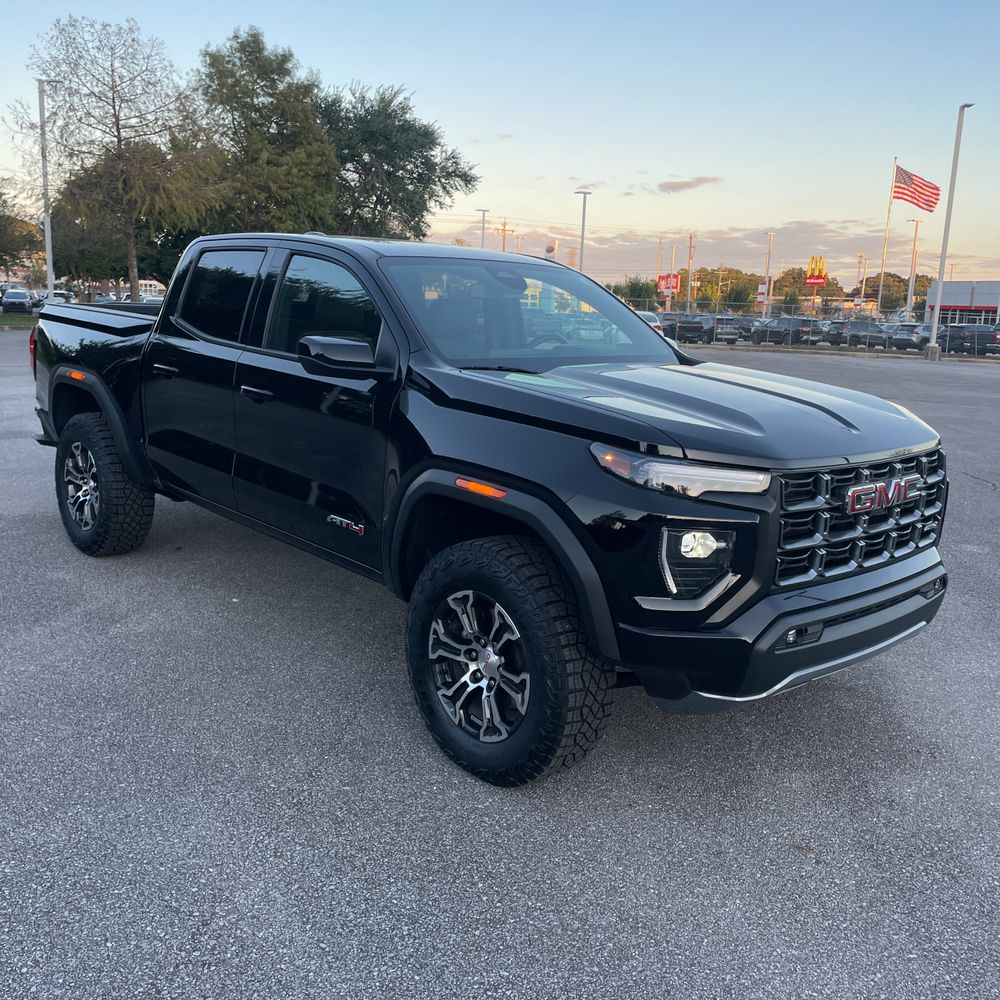2024 GMC Canyon AT4