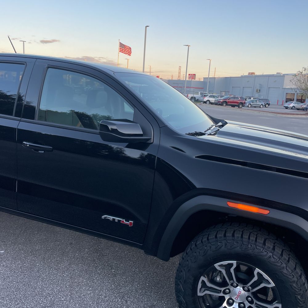 2024 GMC Canyon AT4