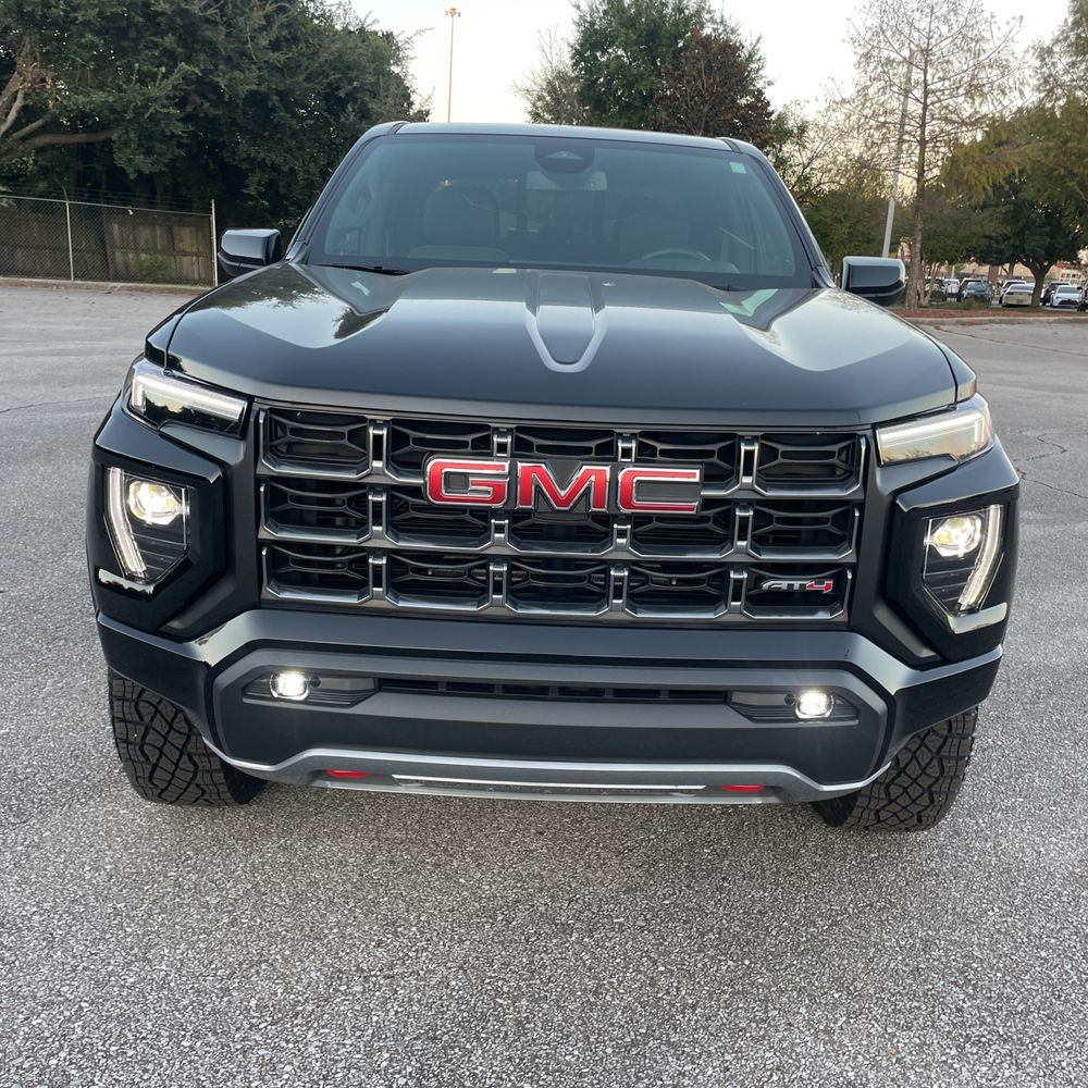 2024 GMC Canyon AT4