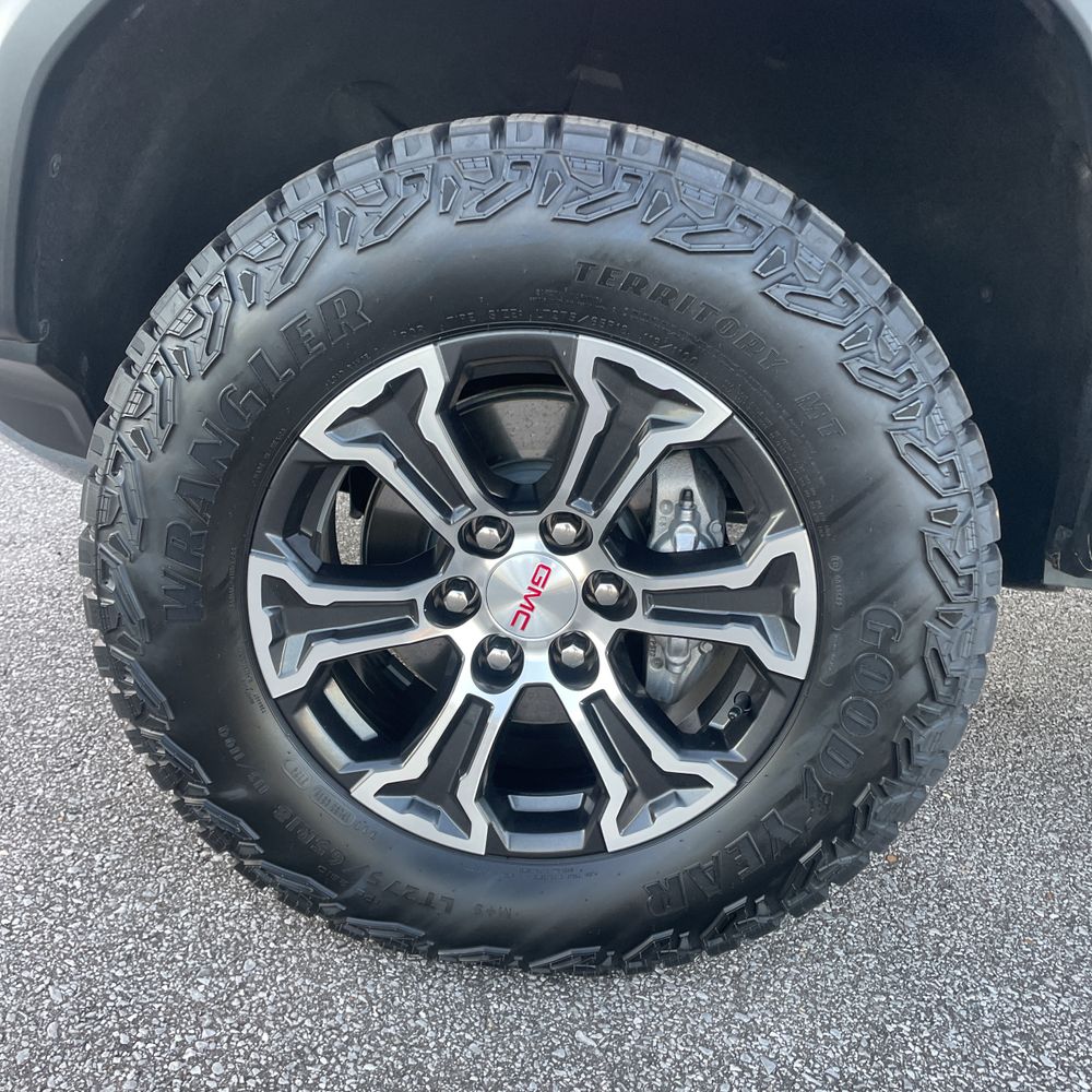 2024 GMC Canyon AT4