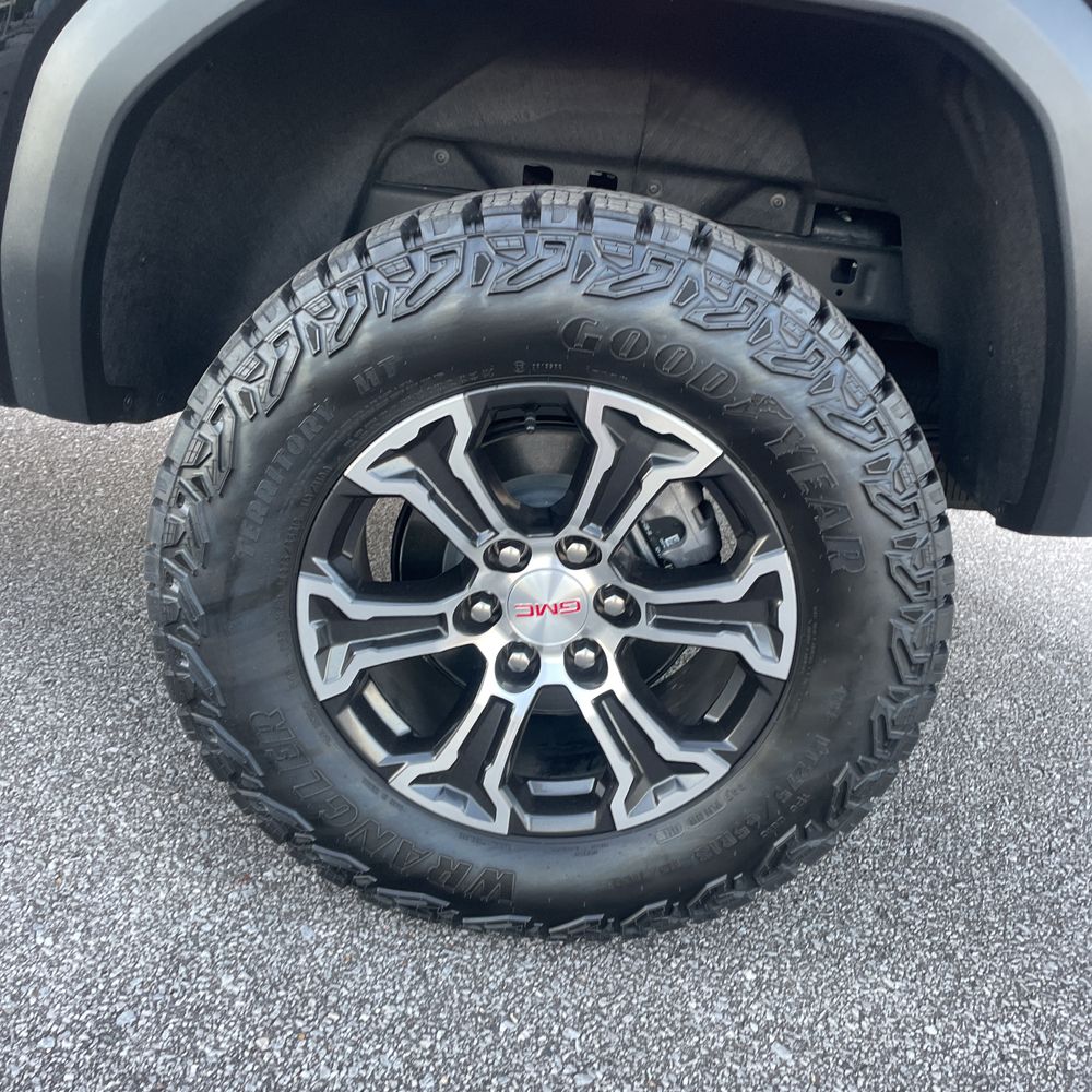 2024 GMC Canyon AT4