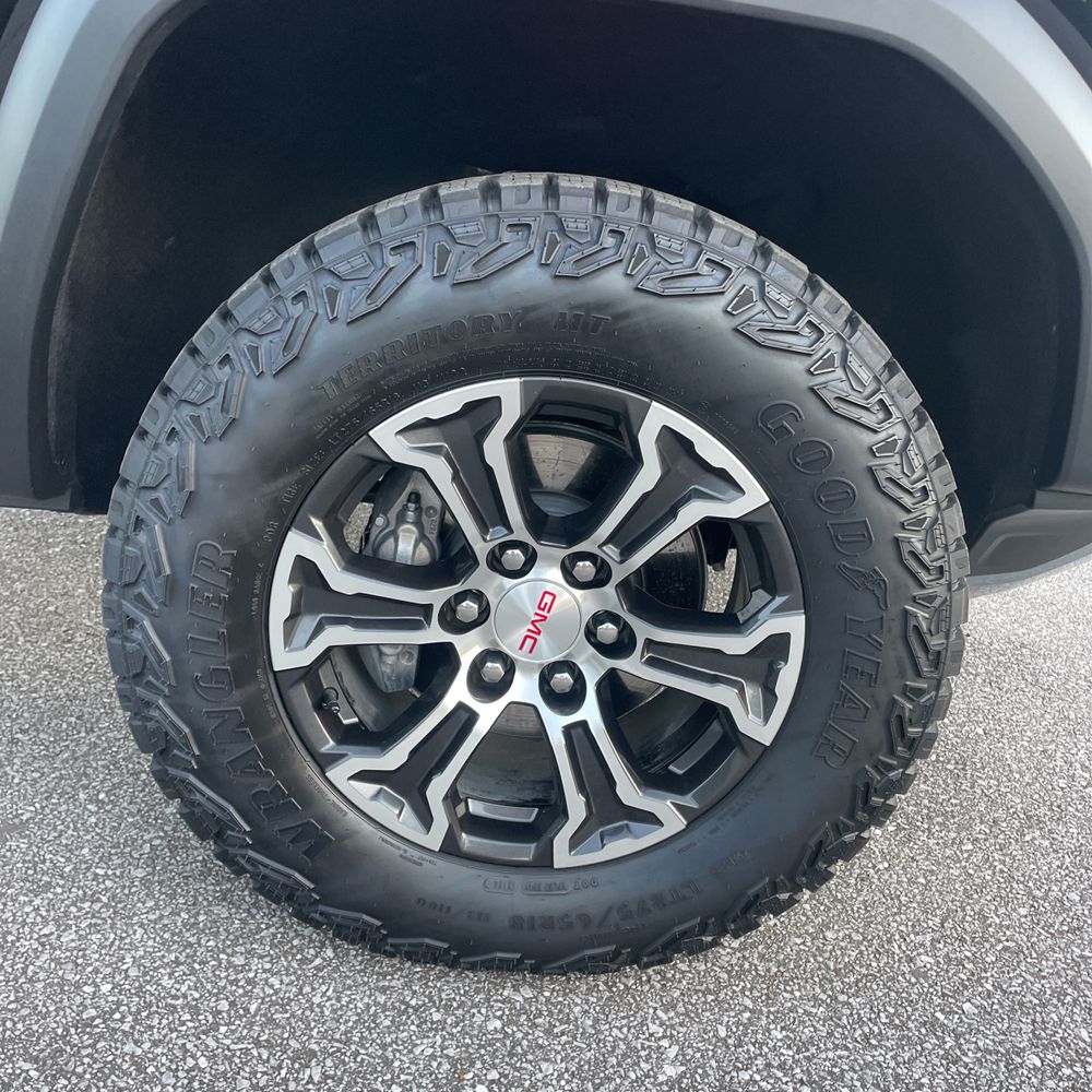2024 GMC Canyon AT4