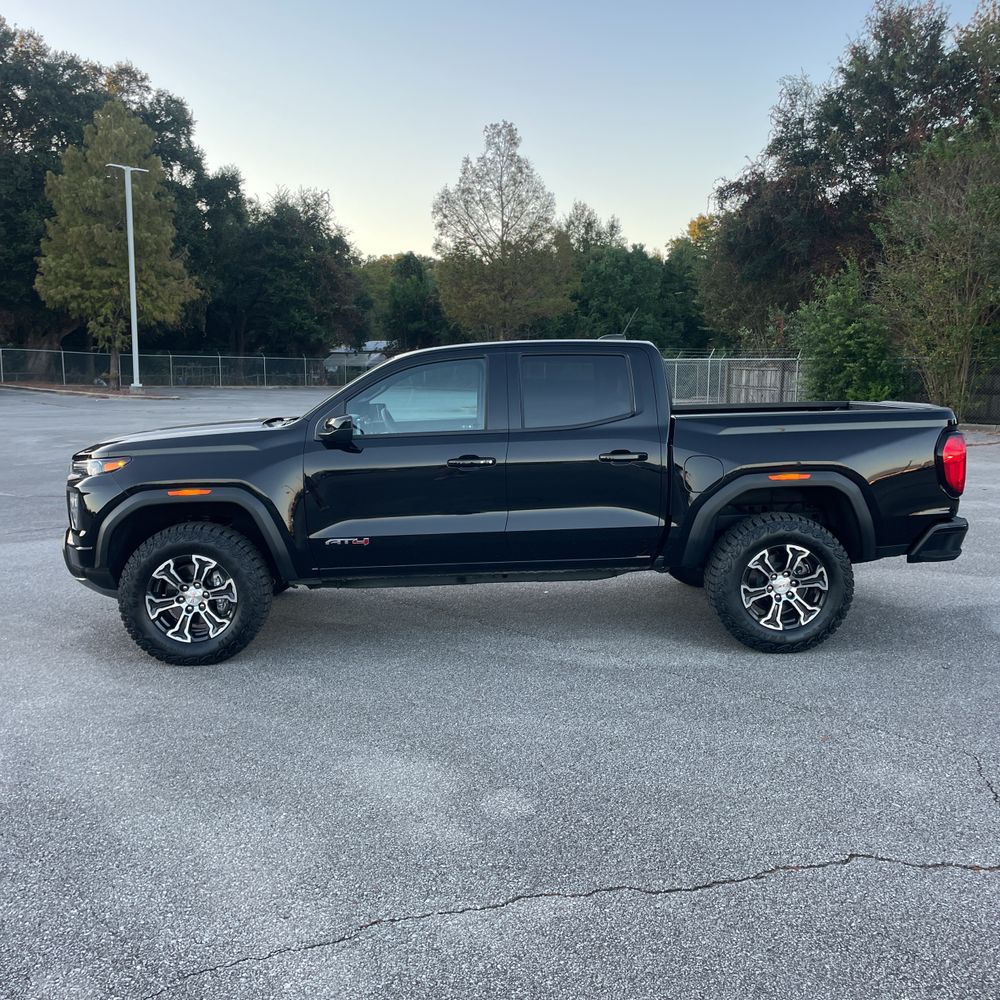 2024 GMC Canyon AT4