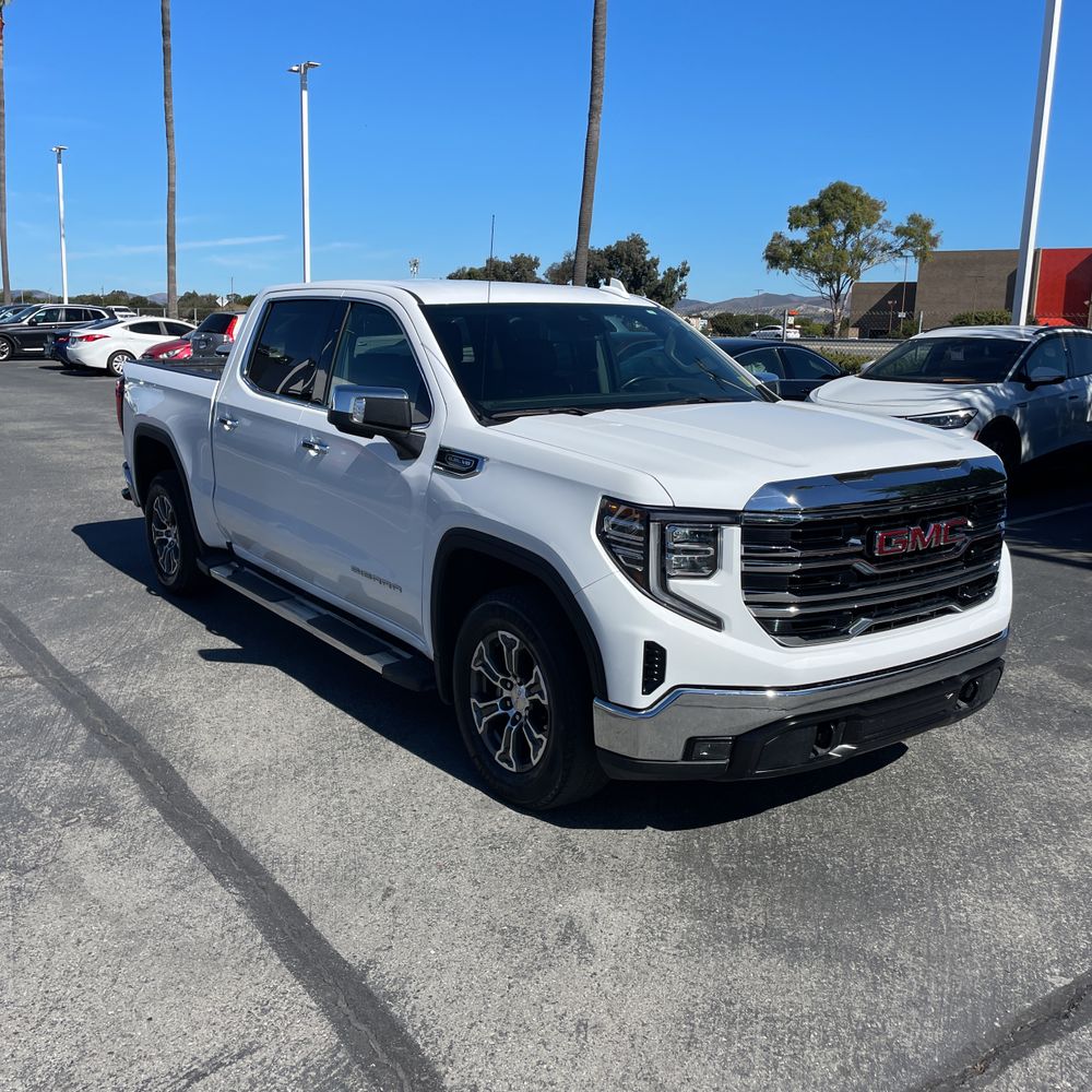 2024 GMC Sierra 1500 SLT