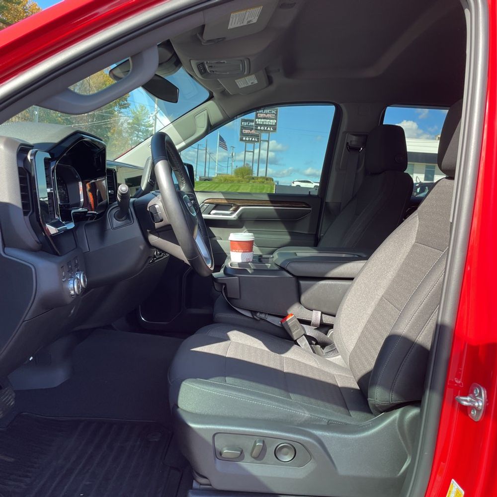 2025 GMC Sierra 1500 Elevation Standard