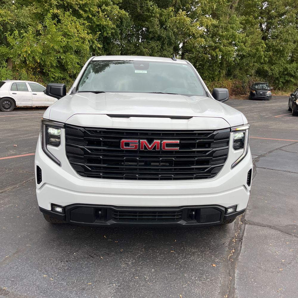 2024 GMC Sierra 1500 Elevation Standard
