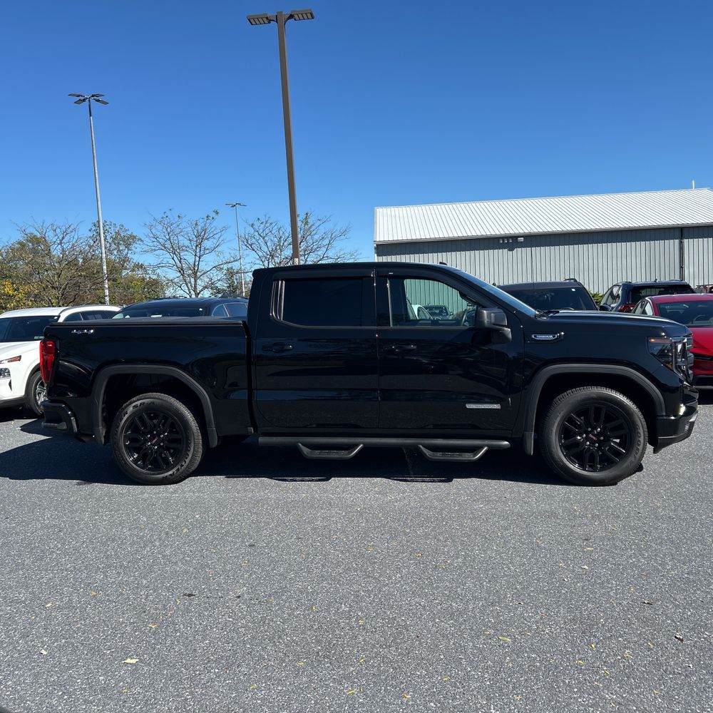 2025 GMC Sierra 1500 Elevation Standard