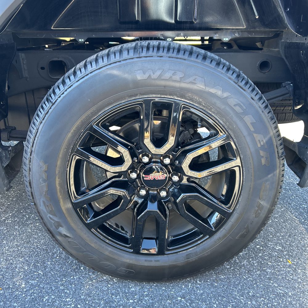 2025 GMC Sierra 1500 Elevation Standard