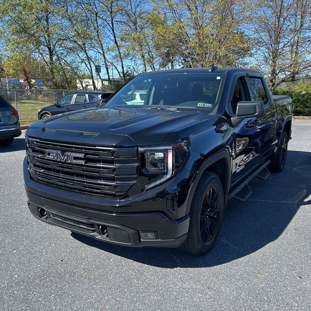 2025 GMC Sierra 1500 Elevation Standard
