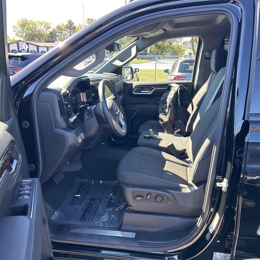 2025 GMC Sierra 1500 Elevation Standard