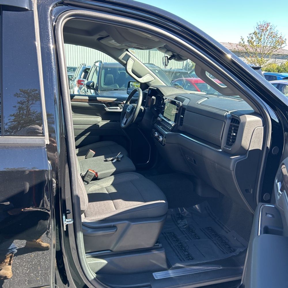 2025 GMC Sierra 1500 Elevation Standard