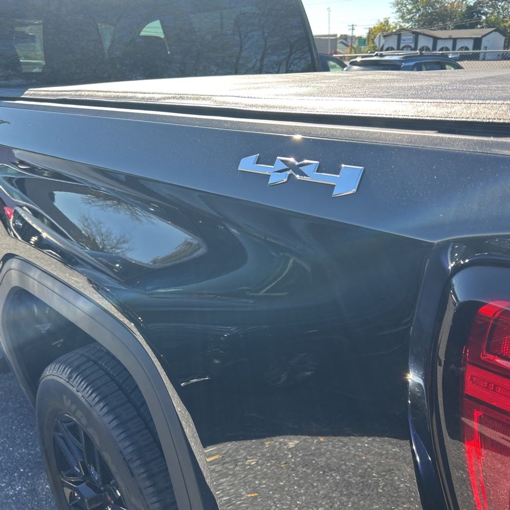 2025 GMC Sierra 1500 Elevation Standard