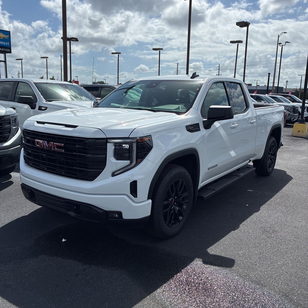 2025 GMC Sierra 1500 Elevation