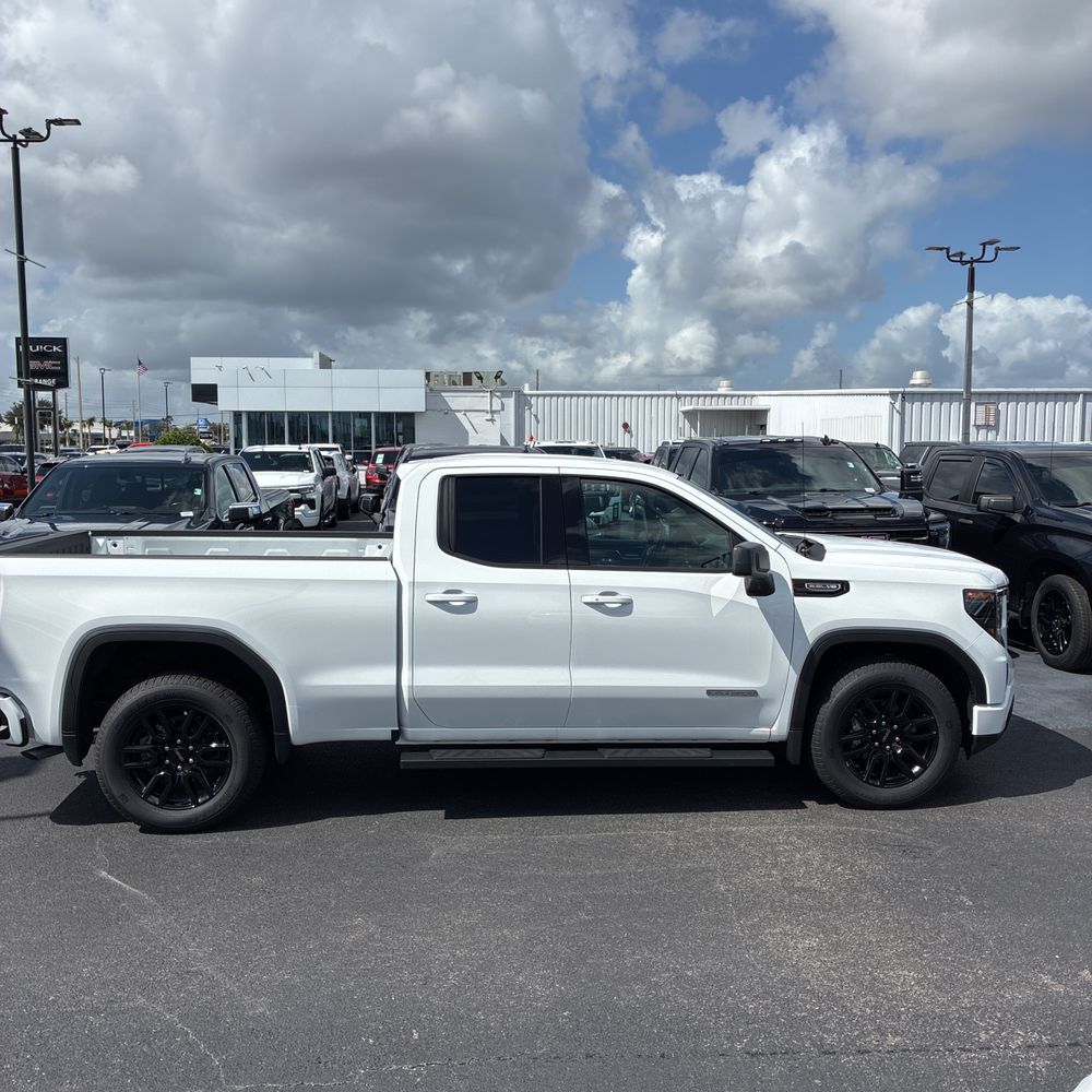 2025 GMC Sierra 1500 Elevation