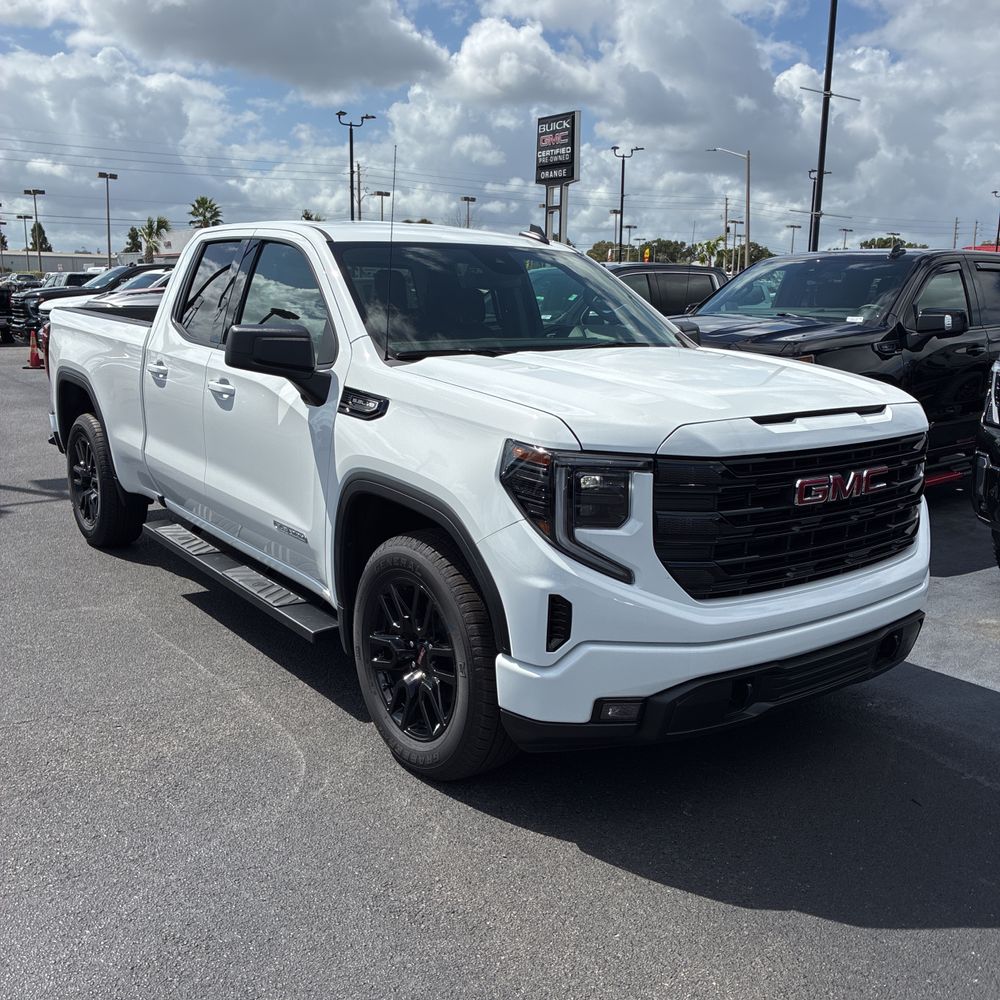 2025 GMC Sierra 1500 Elevation