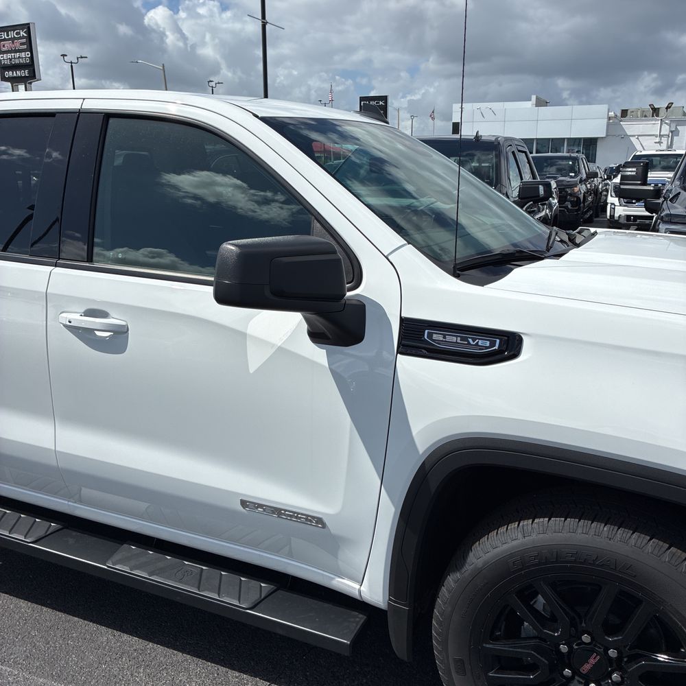 2025 GMC Sierra 1500 Elevation