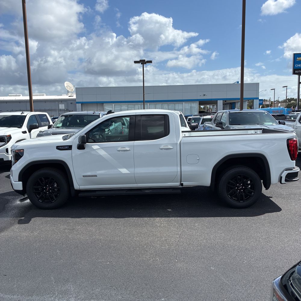 2025 GMC Sierra 1500 Elevation
