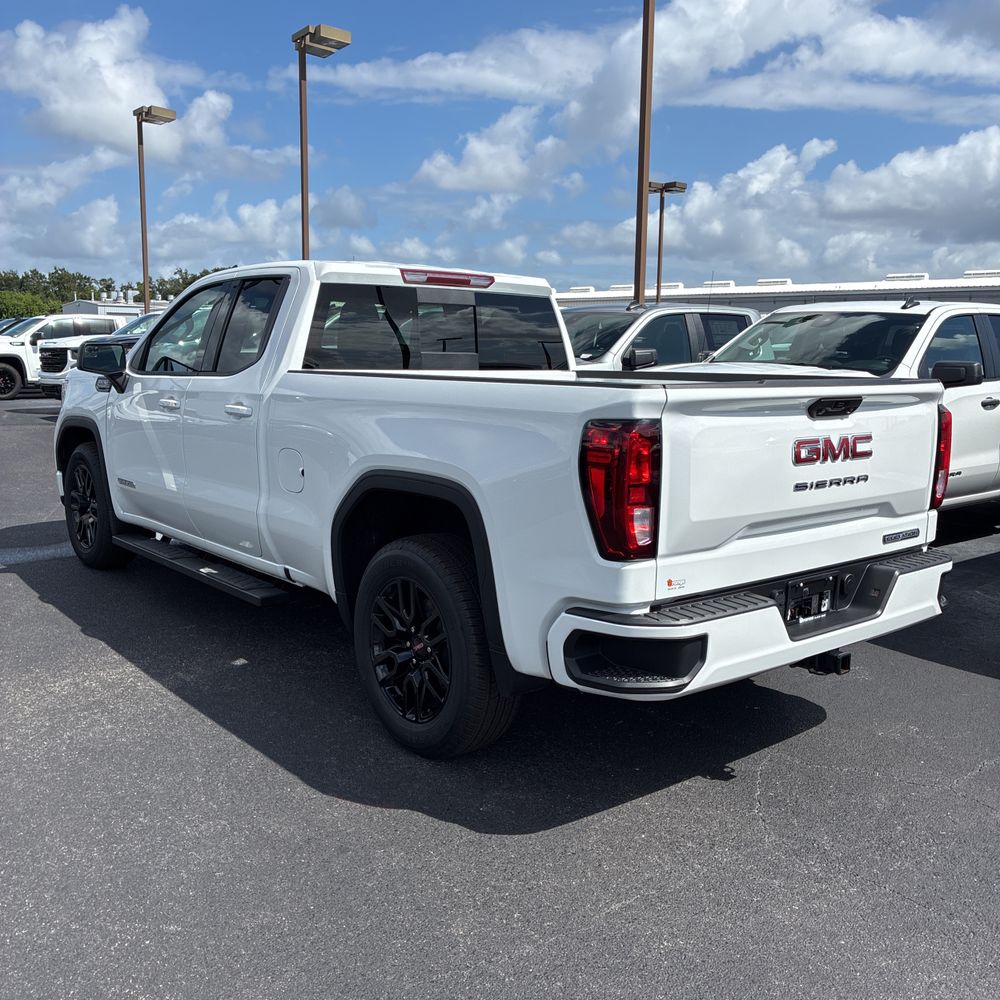 2025 GMC Sierra 1500 Elevation