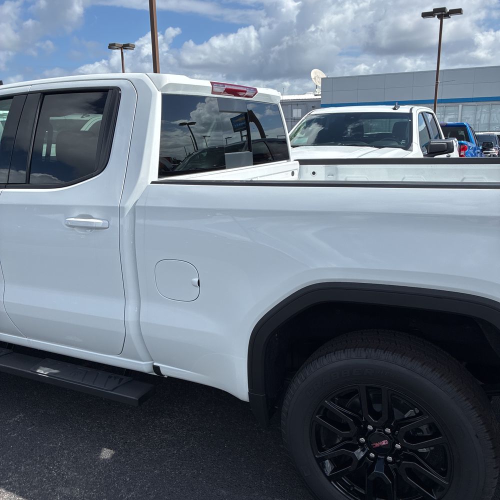 2025 GMC Sierra 1500 Elevation