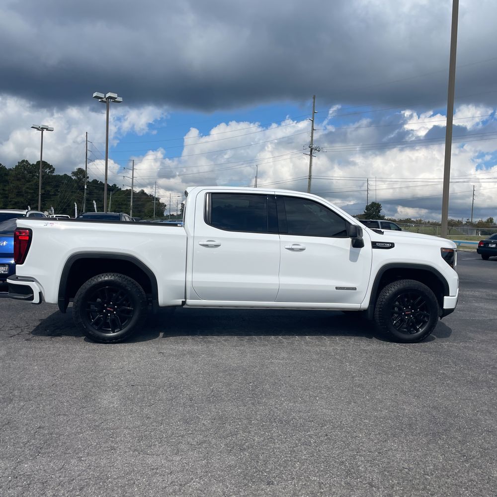 2025 GMC Sierra 1500 Elevation