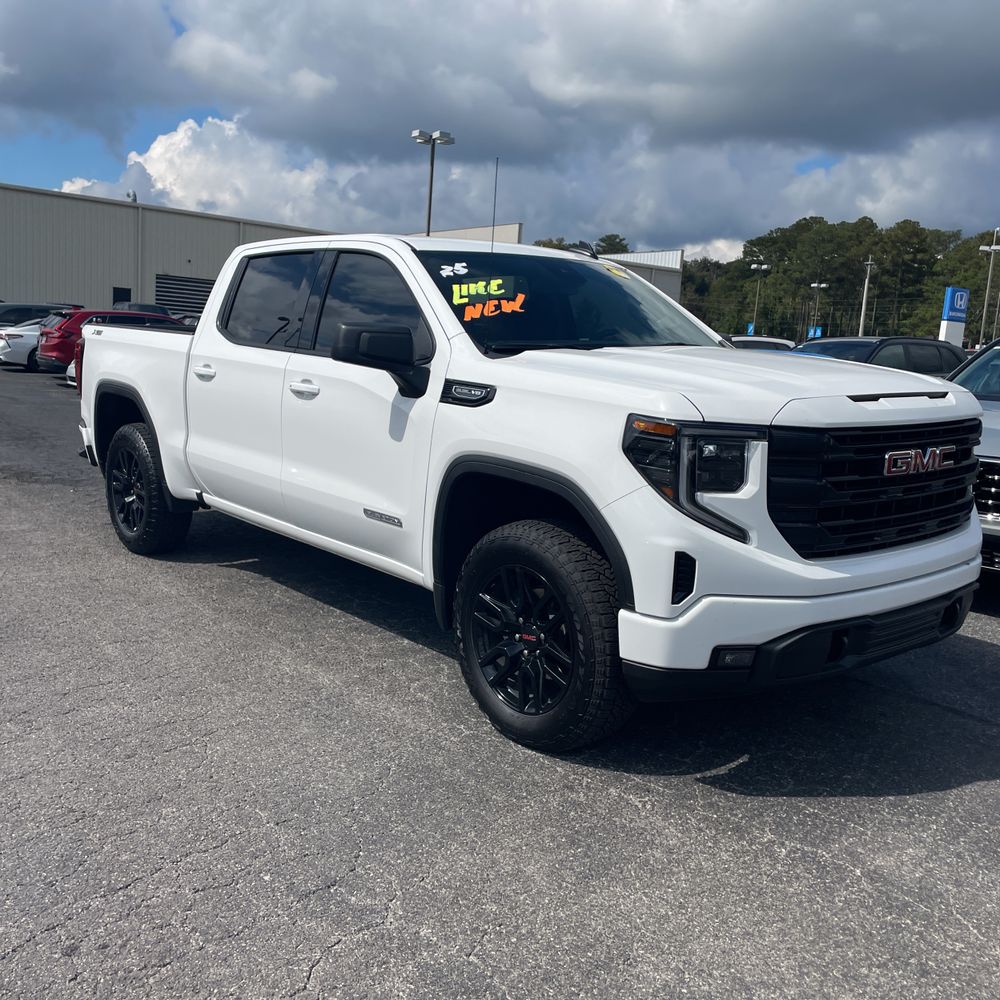 2025 GMC Sierra 1500 Elevation