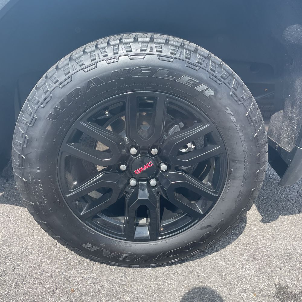 2025 GMC Sierra 1500 Elevation