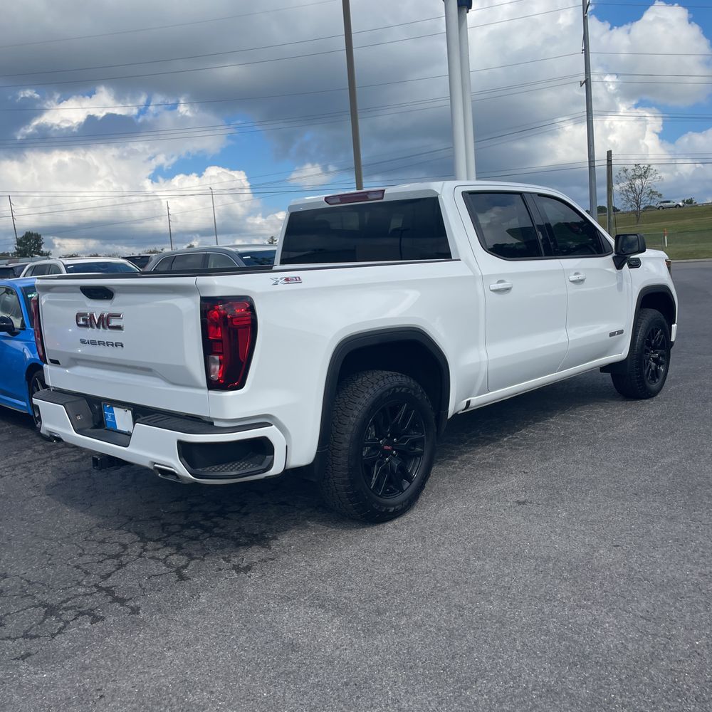 2025 GMC Sierra 1500 Elevation