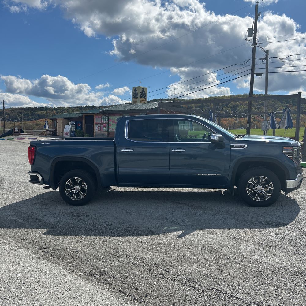 2024 GMC Sierra 1500 SLT