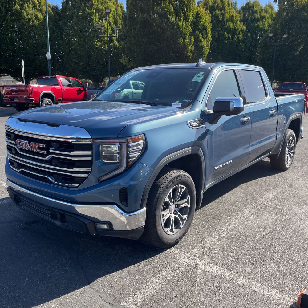 2024 GMC Sierra 1500 SLT