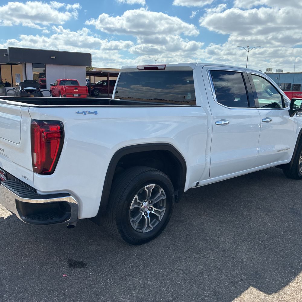 2024 GMC Sierra 1500 SLT