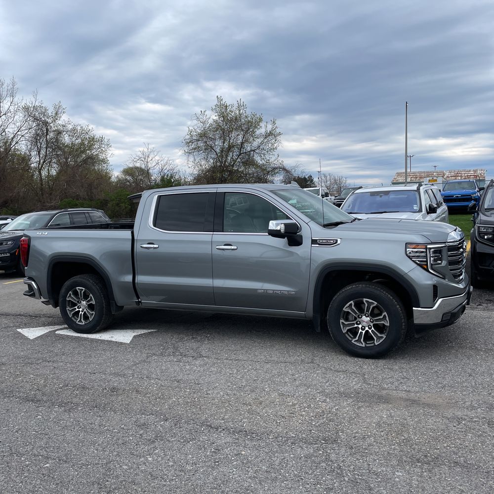 2025 GMC Sierra 1500 SLT