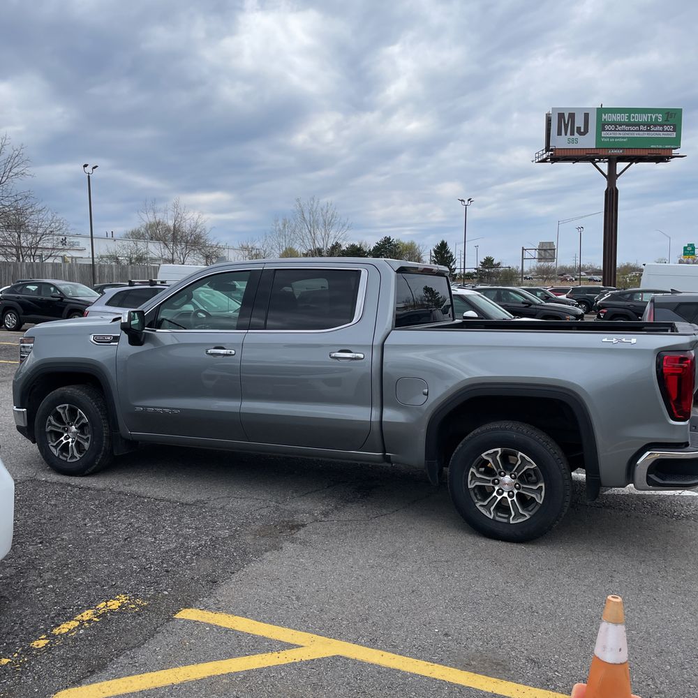 2025 GMC Sierra 1500 SLT