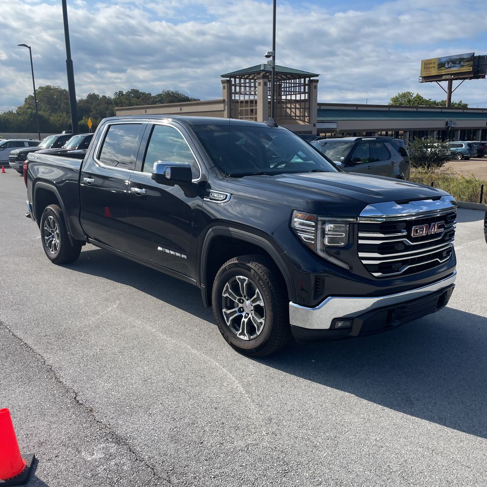 2024 GMC Sierra 1500 SLT