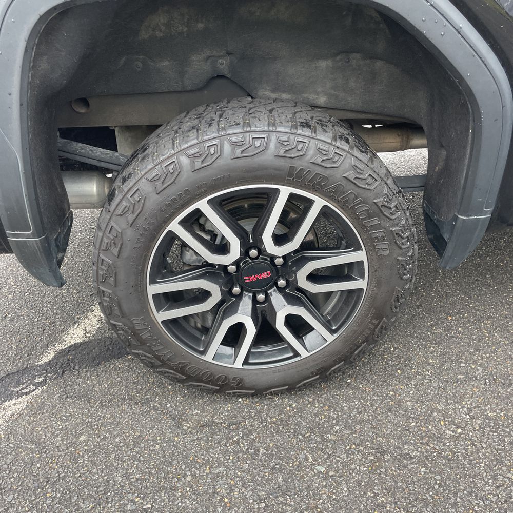 2023 GMC Sierra 1500 AT4