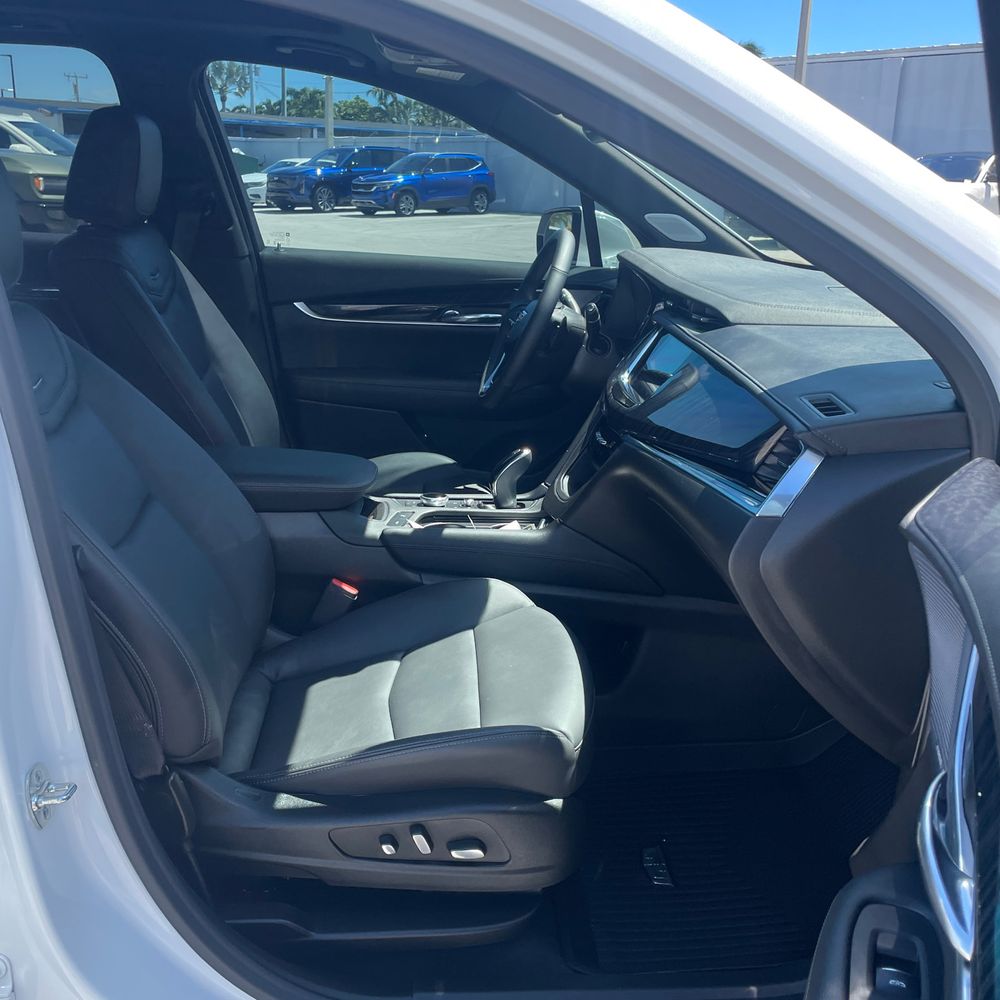 2025 Cadillac XT6 Premium Luxury