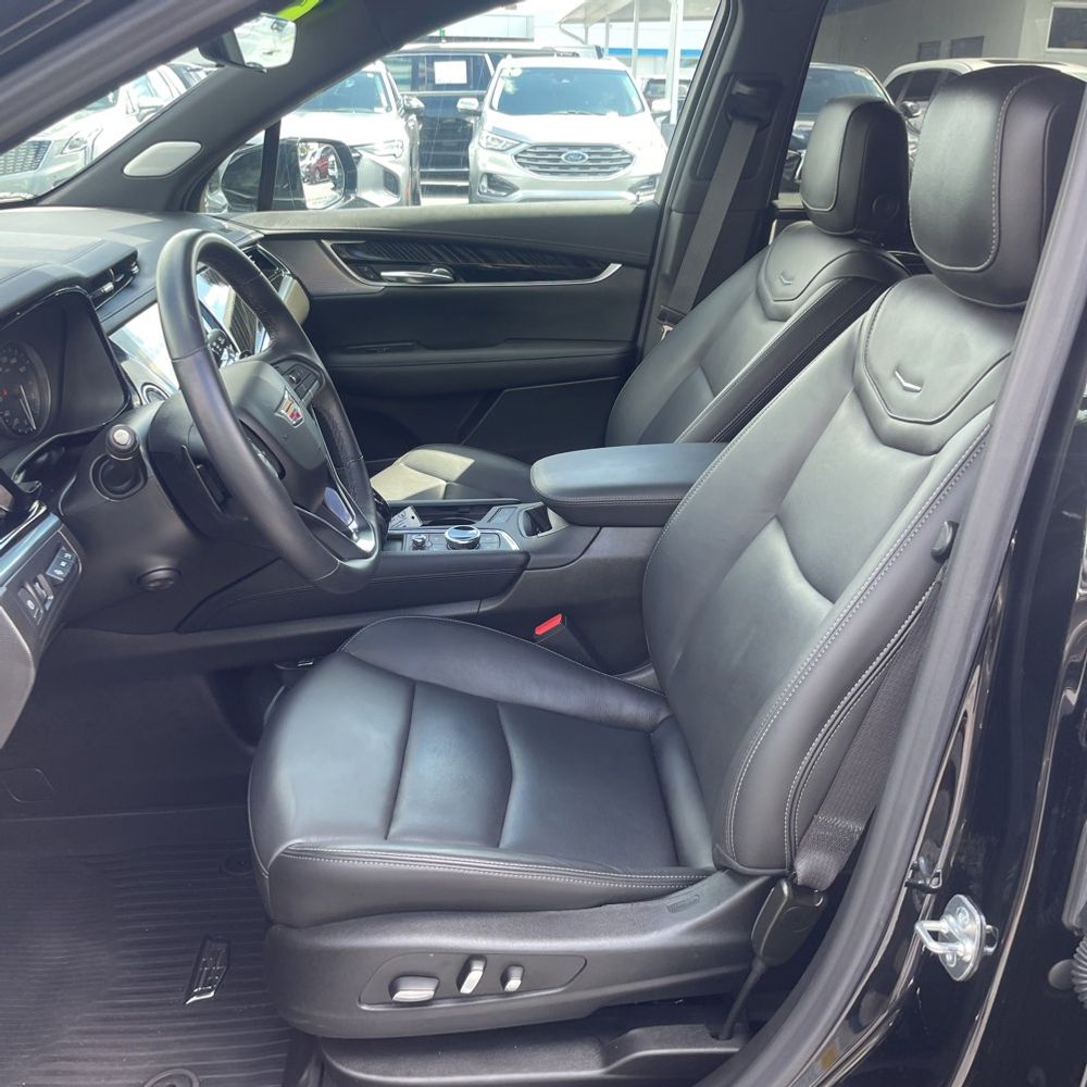 2025 Cadillac XT6 Premium Luxury