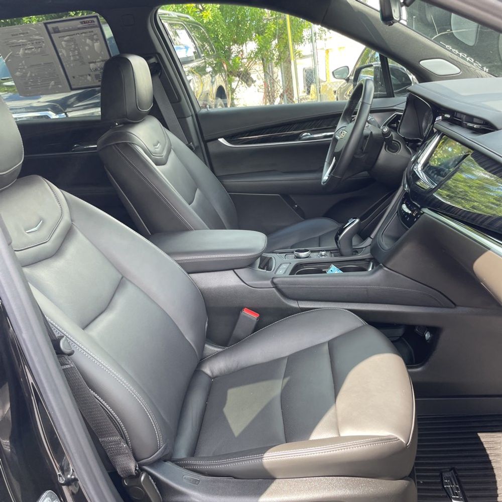 2025 Cadillac XT6 Premium Luxury
